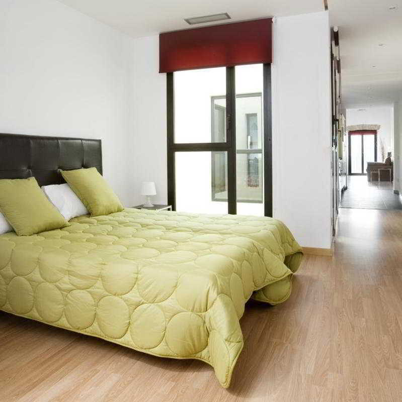 Short Stay Group Liceu Serviced Apartments บาร์เซโลนา ภายนอก รูปภาพ