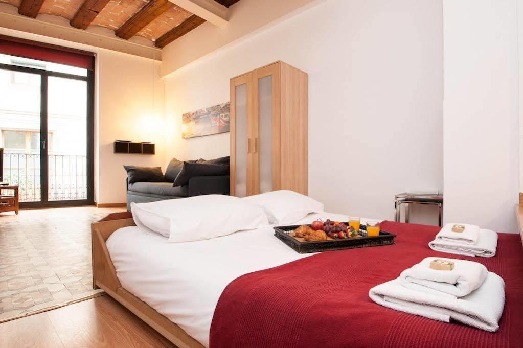 Short Stay Group Liceu Serviced Apartments บาร์เซโลนา ภายนอก รูปภาพ