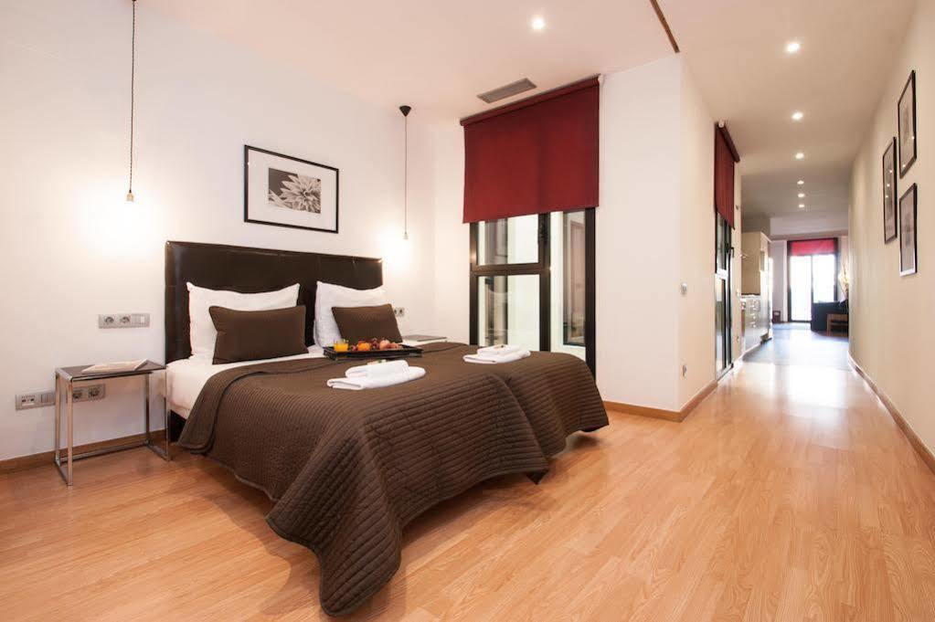 Short Stay Group Liceu Serviced Apartments บาร์เซโลนา ภายนอก รูปภาพ