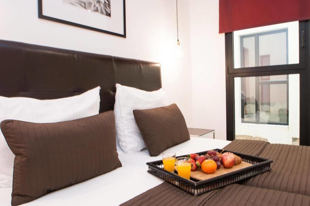 Short Stay Group Liceu Serviced Apartments บาร์เซโลนา ภายนอก รูปภาพ
