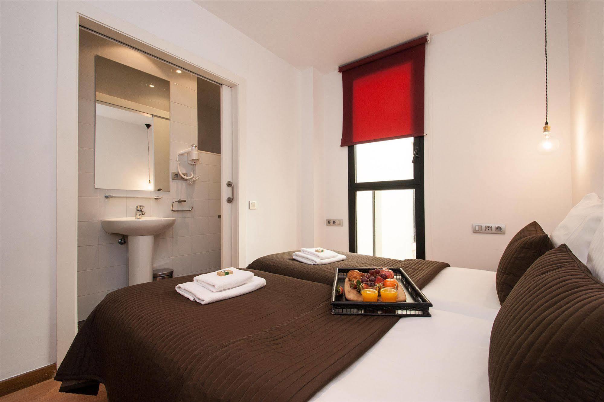 Short Stay Group Liceu Serviced Apartments บาร์เซโลนา ภายนอก รูปภาพ