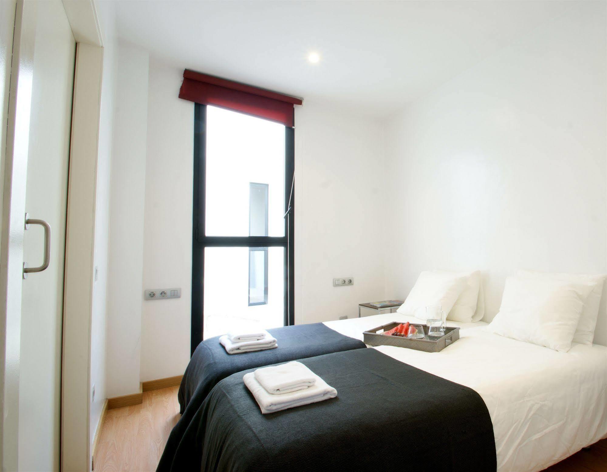 Short Stay Group Liceu Serviced Apartments บาร์เซโลนา ภายนอก รูปภาพ