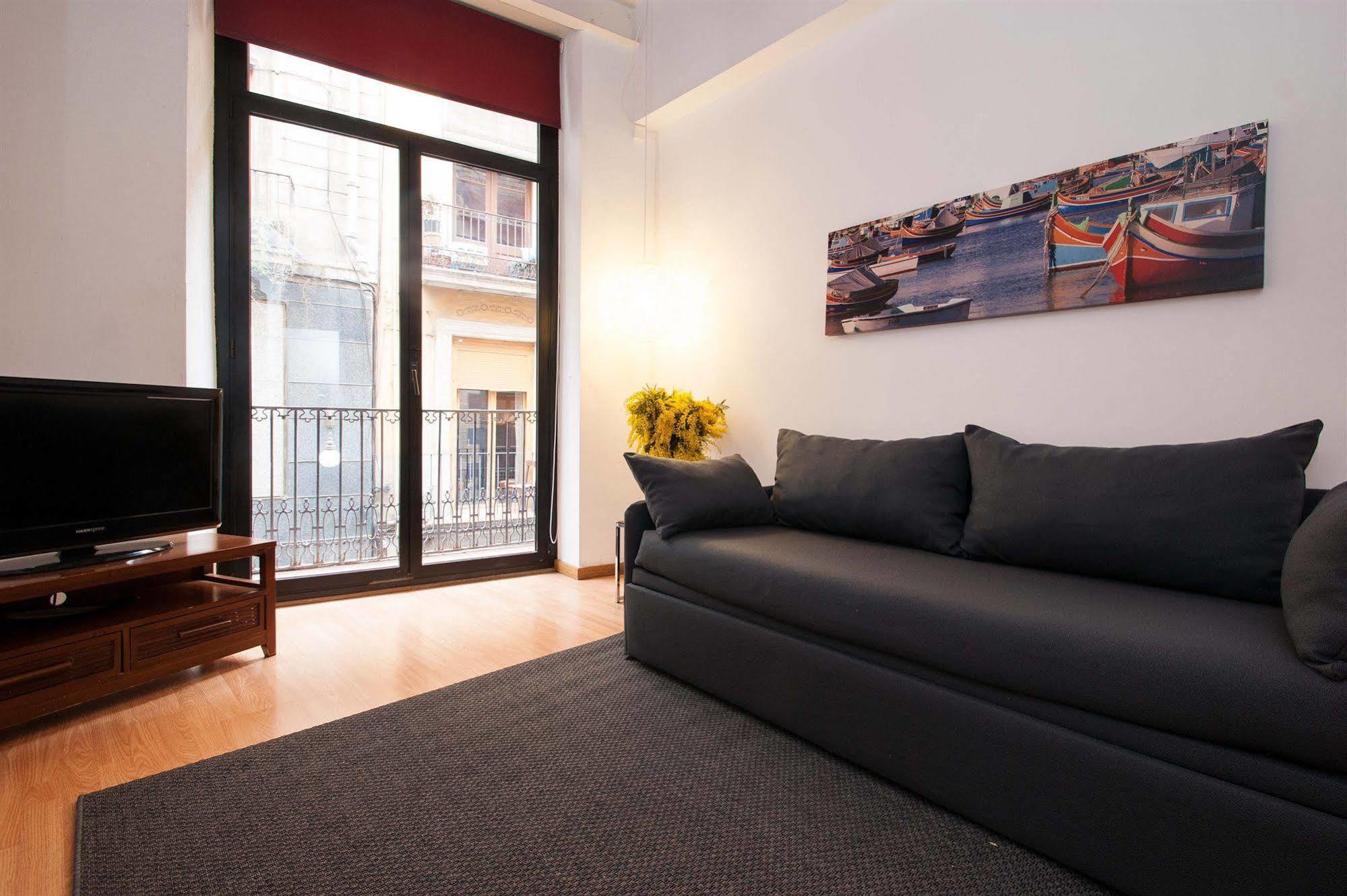 Short Stay Group Liceu Serviced Apartments บาร์เซโลนา ภายนอก รูปภาพ