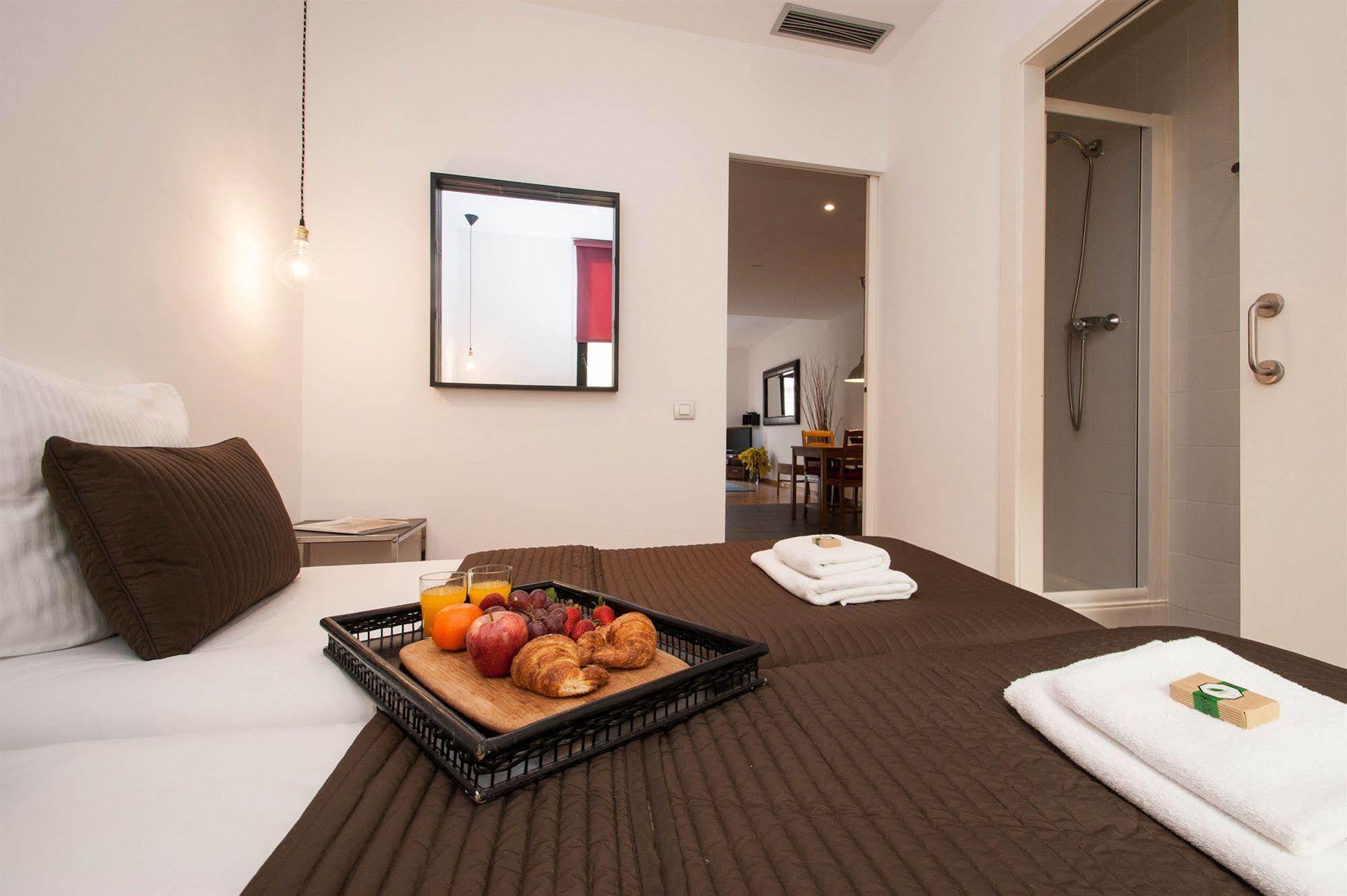 Short Stay Group Liceu Serviced Apartments บาร์เซโลนา ภายนอก รูปภาพ