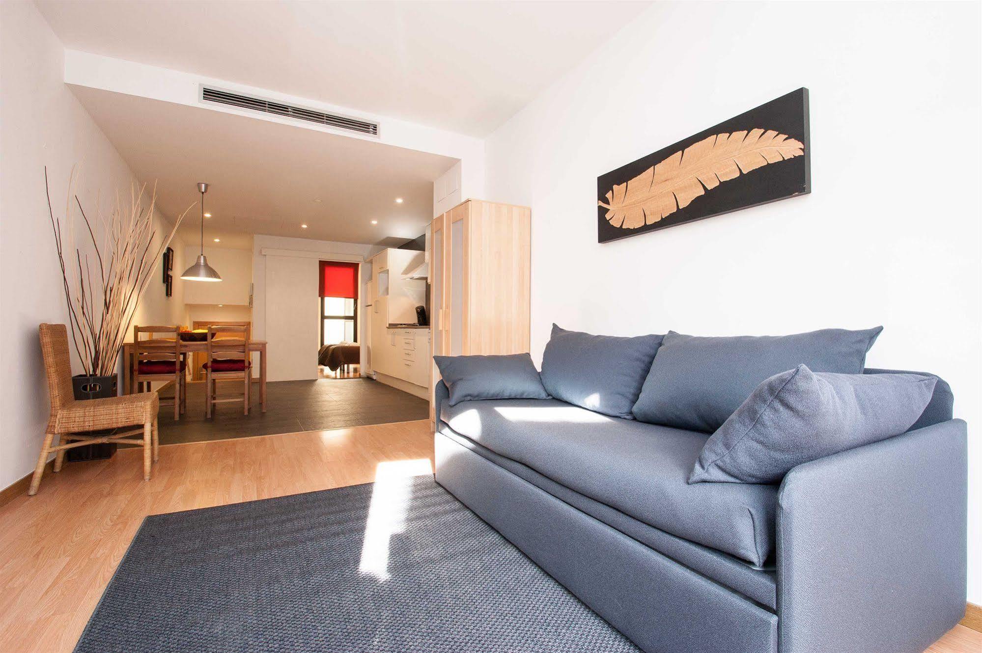 Short Stay Group Liceu Serviced Apartments บาร์เซโลนา ภายนอก รูปภาพ