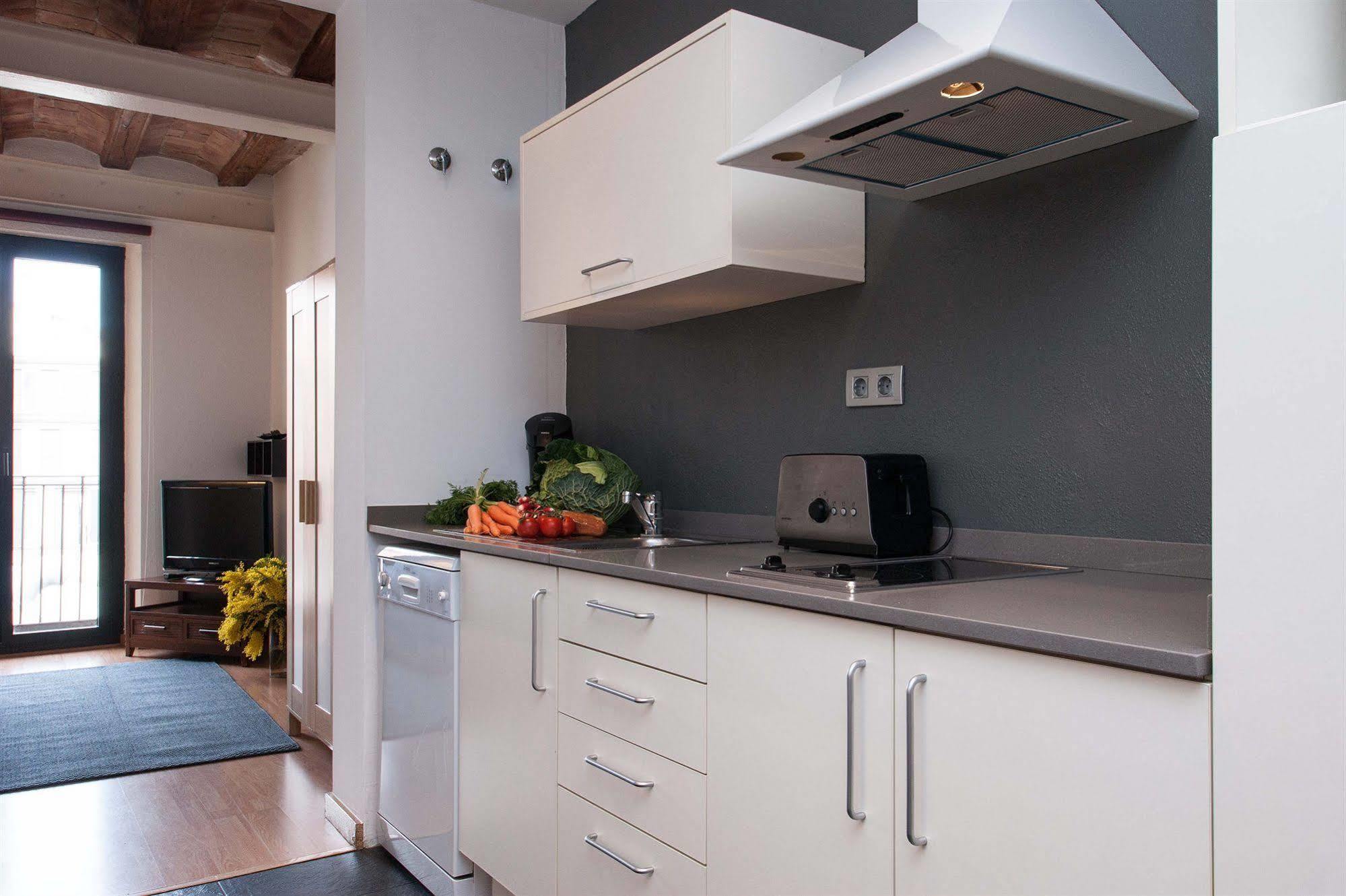 Short Stay Group Liceu Serviced Apartments บาร์เซโลนา ภายนอก รูปภาพ