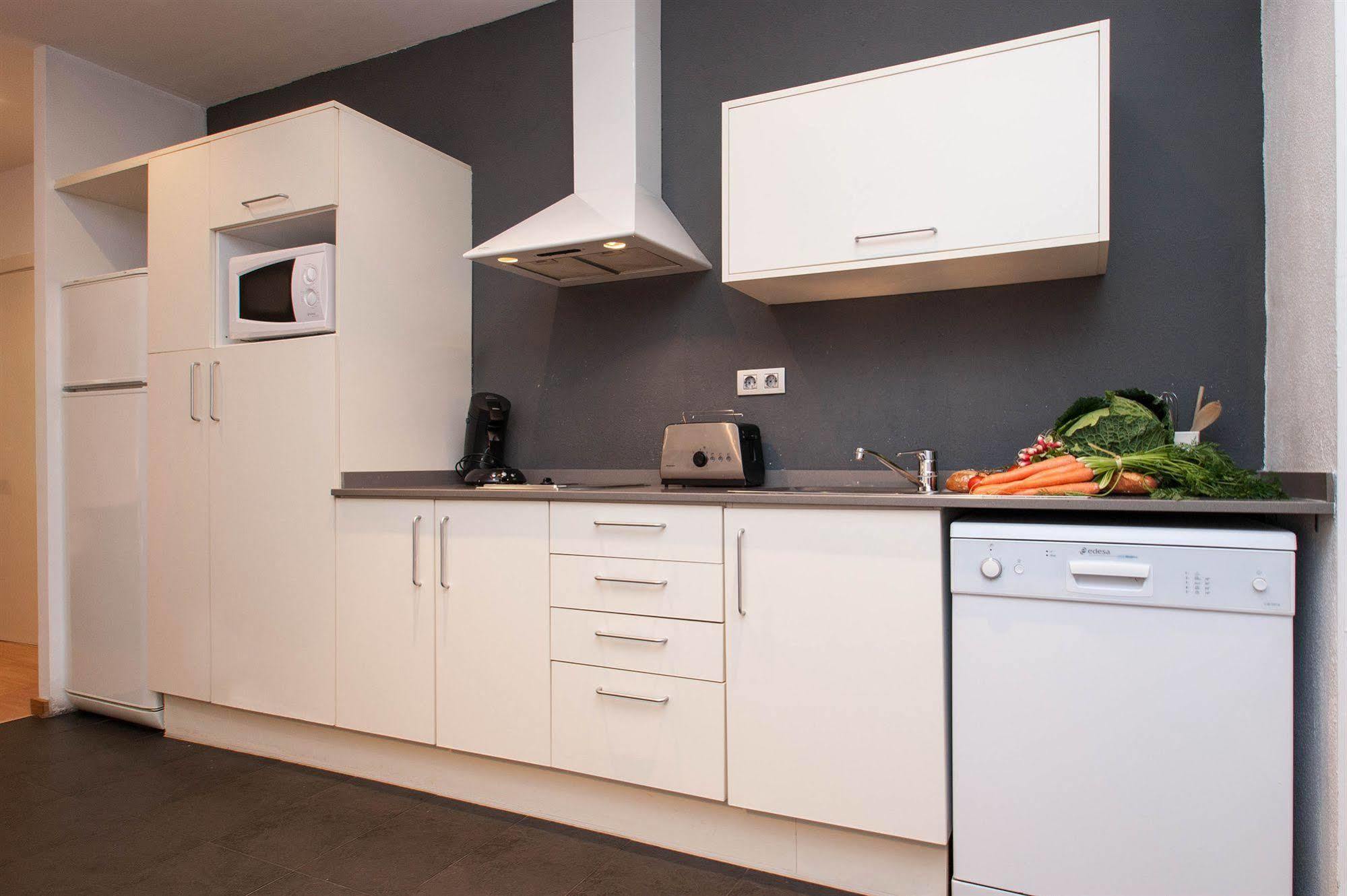 Short Stay Group Liceu Serviced Apartments บาร์เซโลนา ภายนอก รูปภาพ