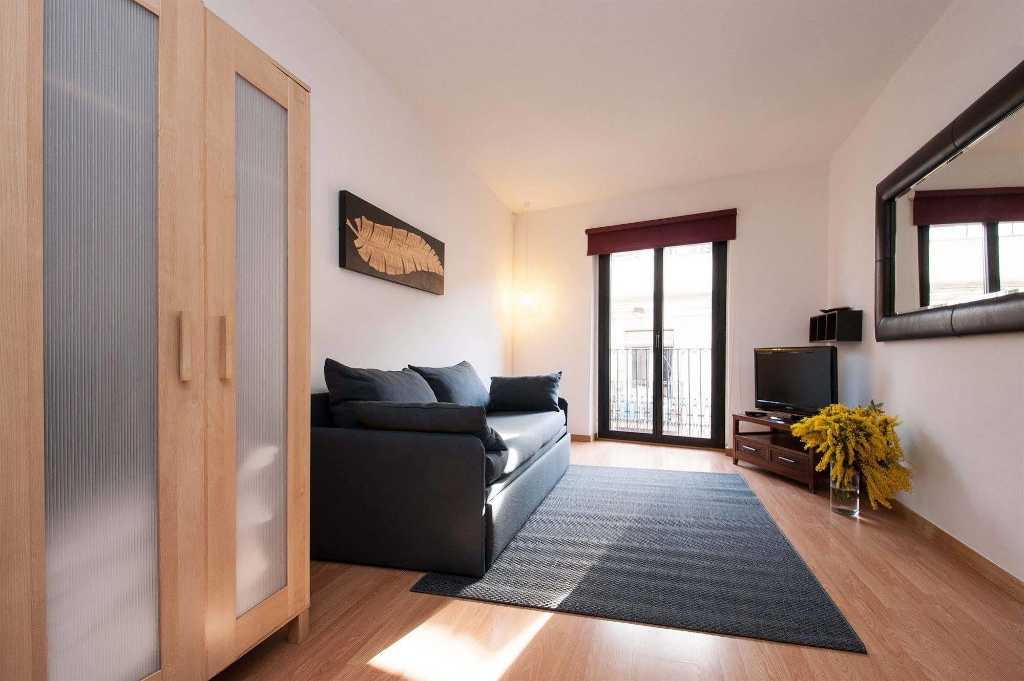 Short Stay Group Liceu Serviced Apartments บาร์เซโลนา ภายนอก รูปภาพ