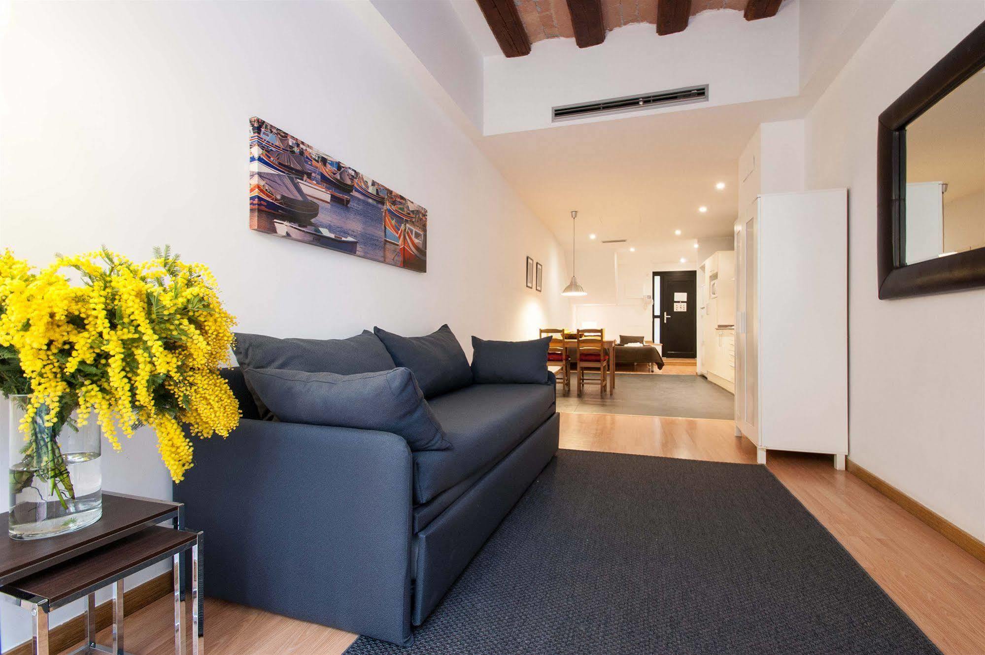 Short Stay Group Liceu Serviced Apartments บาร์เซโลนา ภายนอก รูปภาพ
