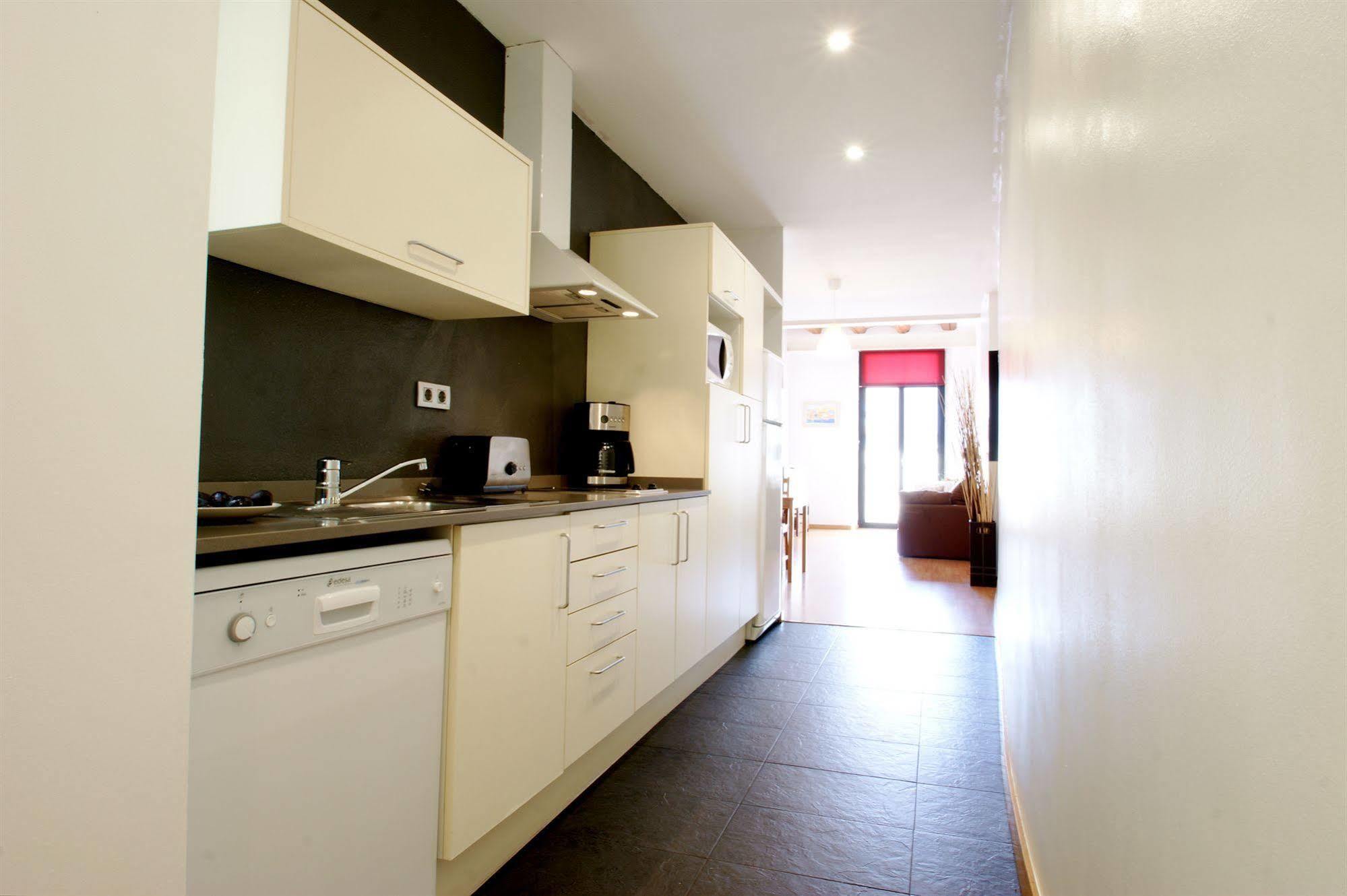 Short Stay Group Liceu Serviced Apartments บาร์เซโลนา ภายนอก รูปภาพ
