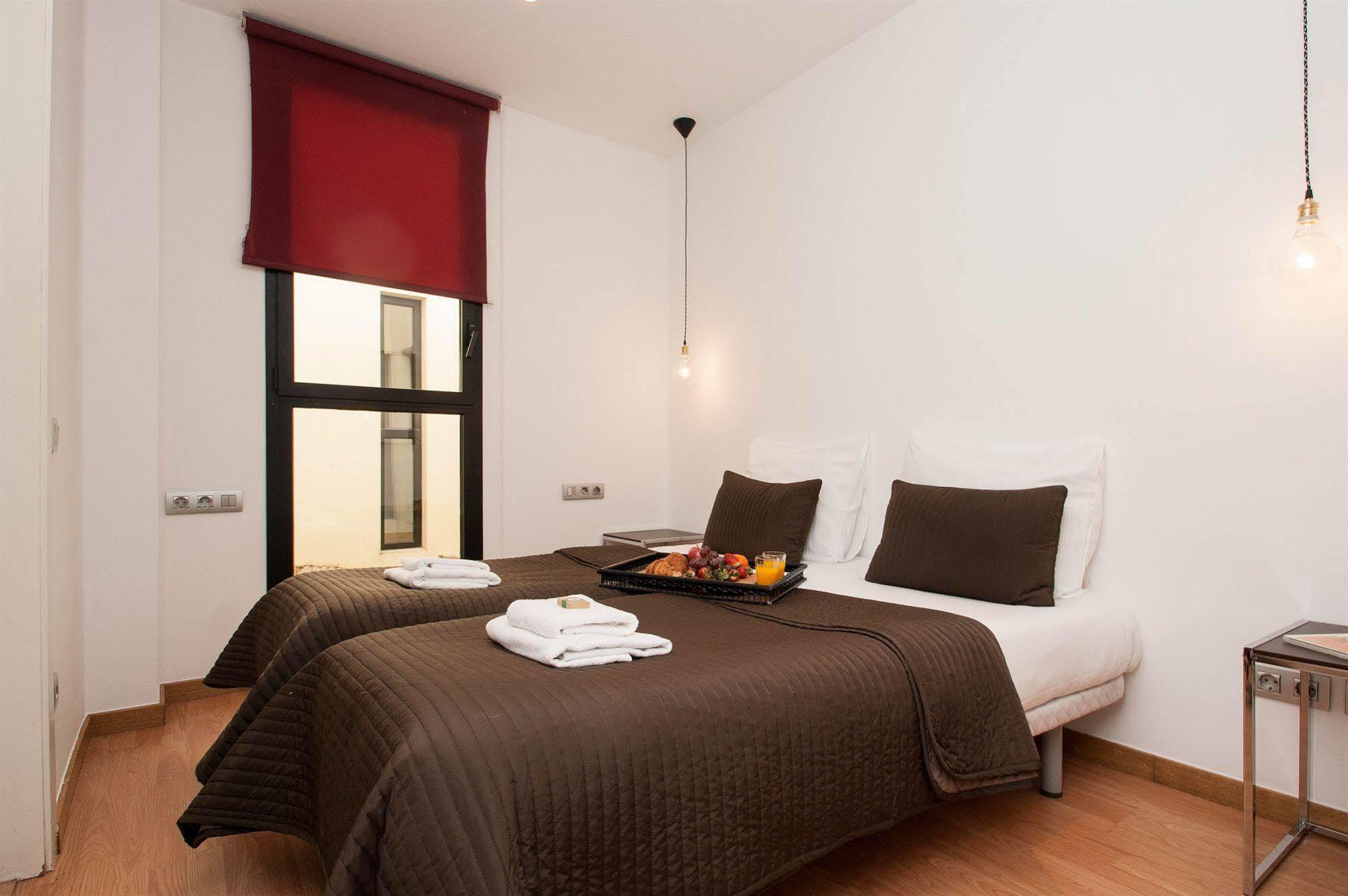 Short Stay Group Liceu Serviced Apartments บาร์เซโลนา ภายนอก รูปภาพ