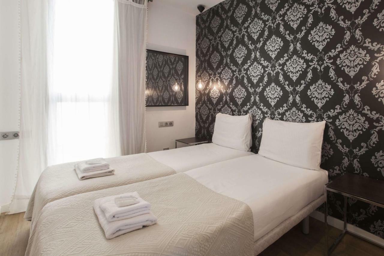 Short Stay Group Liceu Serviced Apartments บาร์เซโลนา ภายนอก รูปภาพ