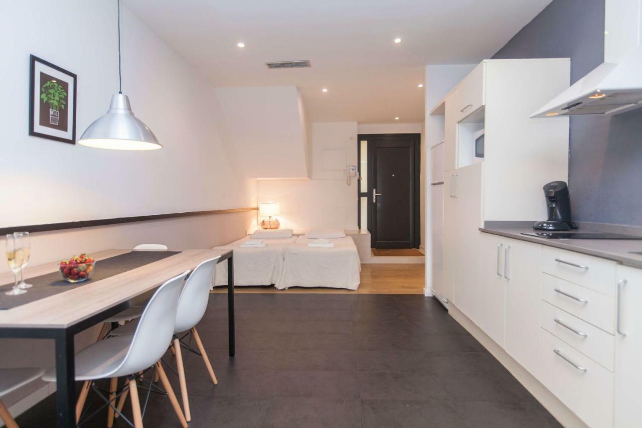 Short Stay Group Liceu Serviced Apartments บาร์เซโลนา ภายนอก รูปภาพ