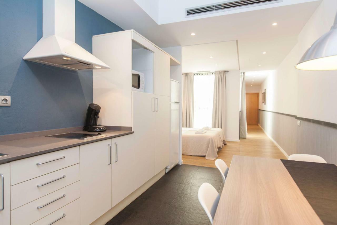 Short Stay Group Liceu Serviced Apartments บาร์เซโลนา ภายนอก รูปภาพ
